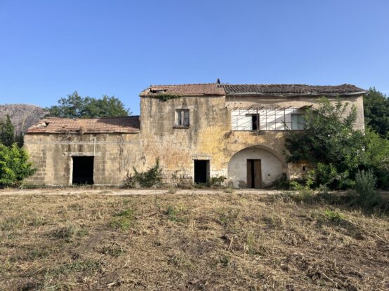 Casolare con 11.080Mq di Terreno-Piana di Monte Verna